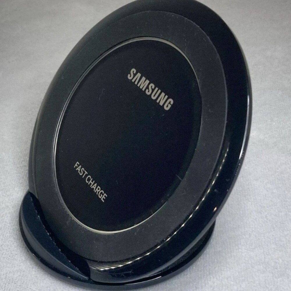 Samsung Wireless Fast Charge Stand w/USB Cable